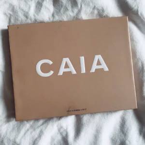 Bibbz Signature Eye Palette - Säljer min ögonskuggspalett från Caia, den sitter bara här hemma & samlar damm så först till kvarn! 🌸