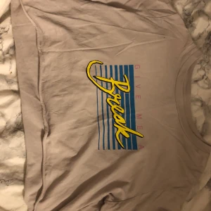 Ljuslila magtröja - Ljuslila magtröja från Carlings i strl S. Skriv om du vill ha bättre bilder på plagget, tex passform på kroppen osv!