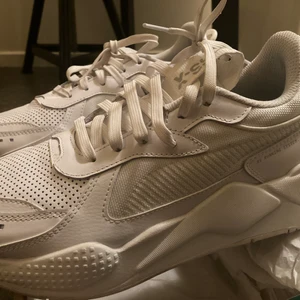 Puma RS-X Winterised  - Har bara använt dom en gång , inte riktigt min stil därför säljer jag dom . Köpta för 1200. 