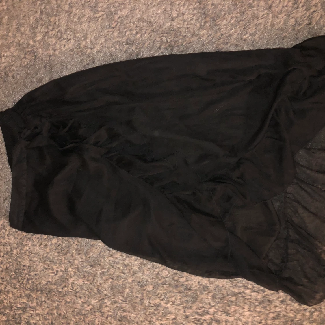 Svart kjol ganska lång  - 90