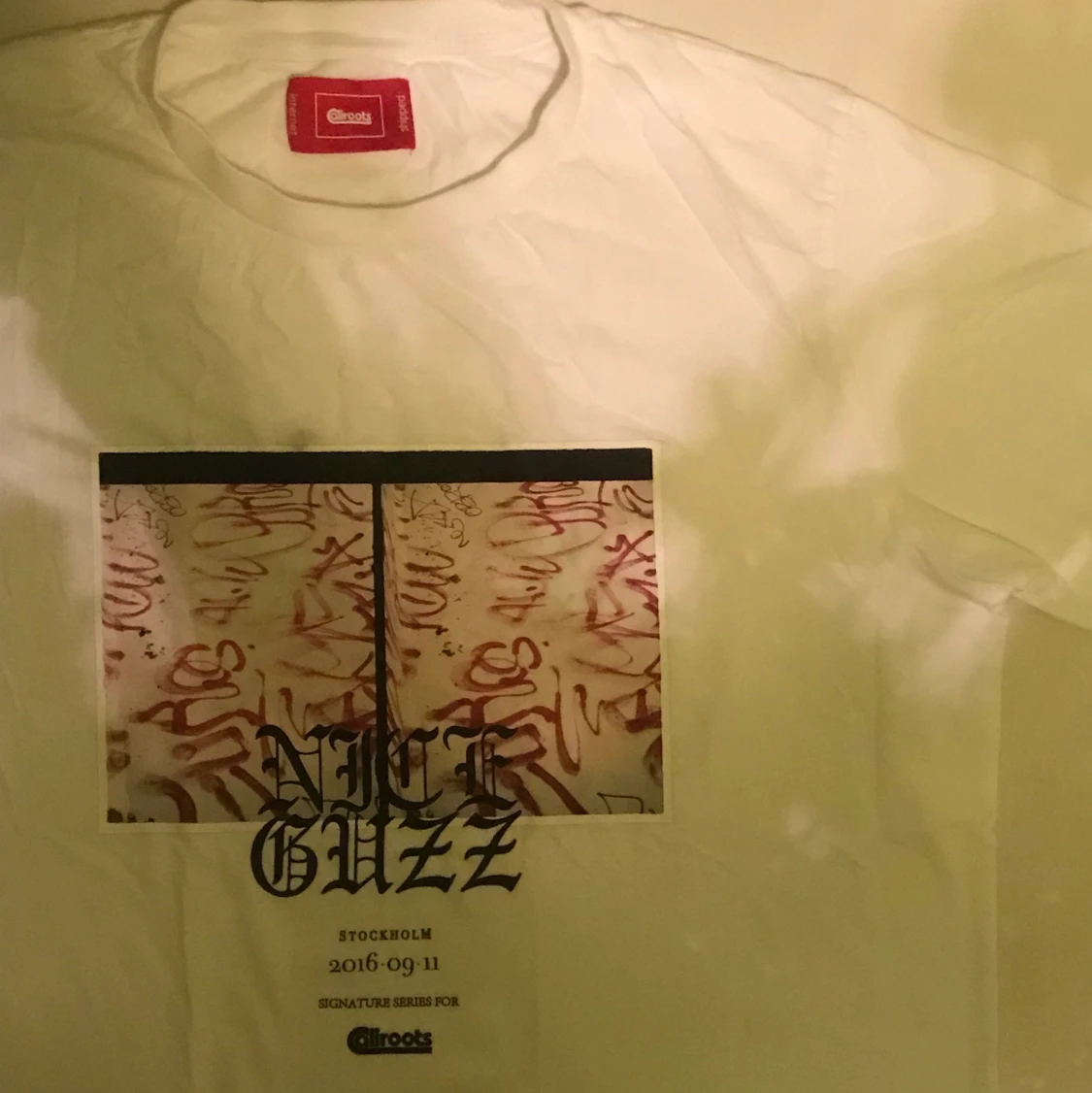 Caliroots, vit t-shirt med tryck - 90