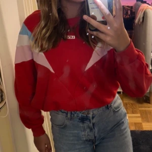 En Levis tröja - En äkta Levis tröja som är använd kanske en gång och i mycket bra skick.