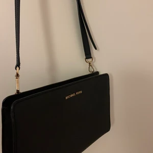 Michael Kors  - Nyskick! Köpt för cirka två år sen för 2300kr