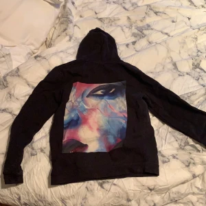 The Cool Elephant hoodie i storlek M - Jag säljer min hoodie i storlek M pga att jag inte använd den på ett tag nu. Säljer den för 200kr + 45kr frakt.