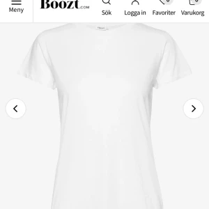 Filippa K  - Filippa k t shirt, jätte skön och fin men har växt ur den så tänkte se om nån annan ville ha den 🥰🥰 äldre modell än den på bilden men ser inprincip likaDan ut,  bara att skriva för mer bilder🦋 minns ej nypris men den är väldigt fin fortfarande då den e väldigt lite använd. 