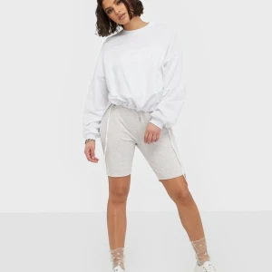 Sweatshirt med knytning i midjan - Går att ändra själv hur man vill ha den