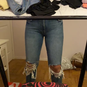 Bik Bok - Ett par jätte snygga byxor från Bik Bok som sitter jätte skönt och som passar till allt. 