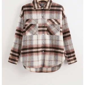 HELT NY JACKA!! jag säljer den slutsålda jackan från Lindex för 250kr storlek L - Helt ny jacka,skit bra tyg och Matrial