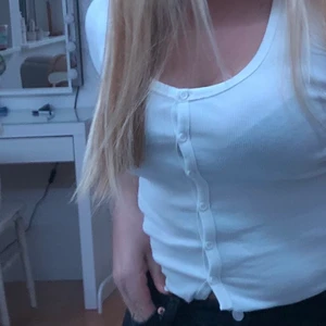 Gina tricot Disa Top - Säljer denna pga ingen användning. Använt 1 gång. Ser helt ny ut. Sitter som en S-M. Pris kan diskuteras.💗💗