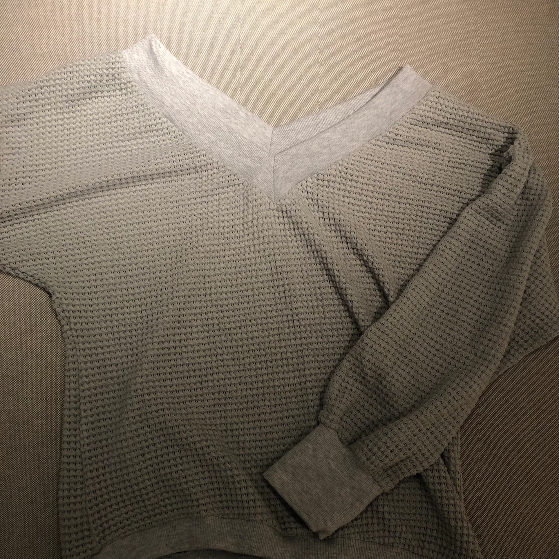 V ringad stickad tröja