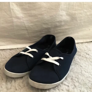 Tygskor  - Säljer igen pga oseriös köpare.🤍 Köpta på PRIMARK använda en gång💎💫