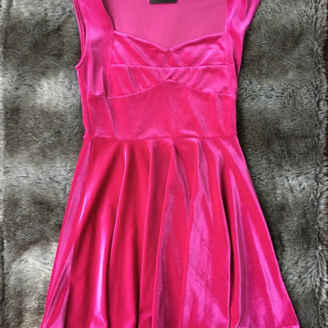 Rosa sammetsklänning  - 90