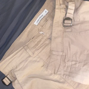 Vida byxor - vida beiga byxor från Carin Wester. Storlek 38. inte jeans mer kostymbyxa. otroligt snygga. 80kr frakten ingår 