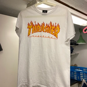 Thrasher Flame T-shirt - Säljer min Trasher T-shirt då den är blivit för liten för mig. Nypris på Junkyard är 449kr. 