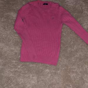 En rosa gant tröja använd ett fåt tal gånger