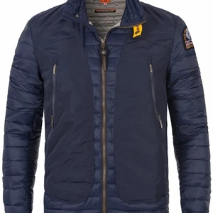 Parajumper  - Storlek M. Säljs pågrund av att den är för stor.  Dragkedjan e trasig där nere men det går att stänga