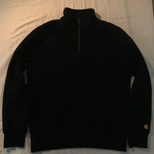 Carhartt black zip up sweater - Size S, good condition