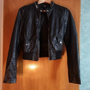 Skinnjacka H&M - Fake skinnjacka 