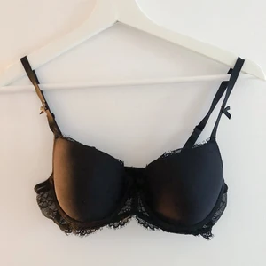 Sprillans ny - Helt ny bh från missya. Strl 70b. Min mormor jobbar på en bh affär så får massor av bh-ar av henne men använder inte bh☺️ superkvalle, håller i många många år utan att bygeln blir sämre. Köparen står för frakt 