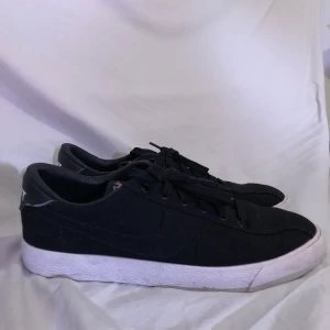 Nike sneakers - Använda ca 5 gånger vid styling, 