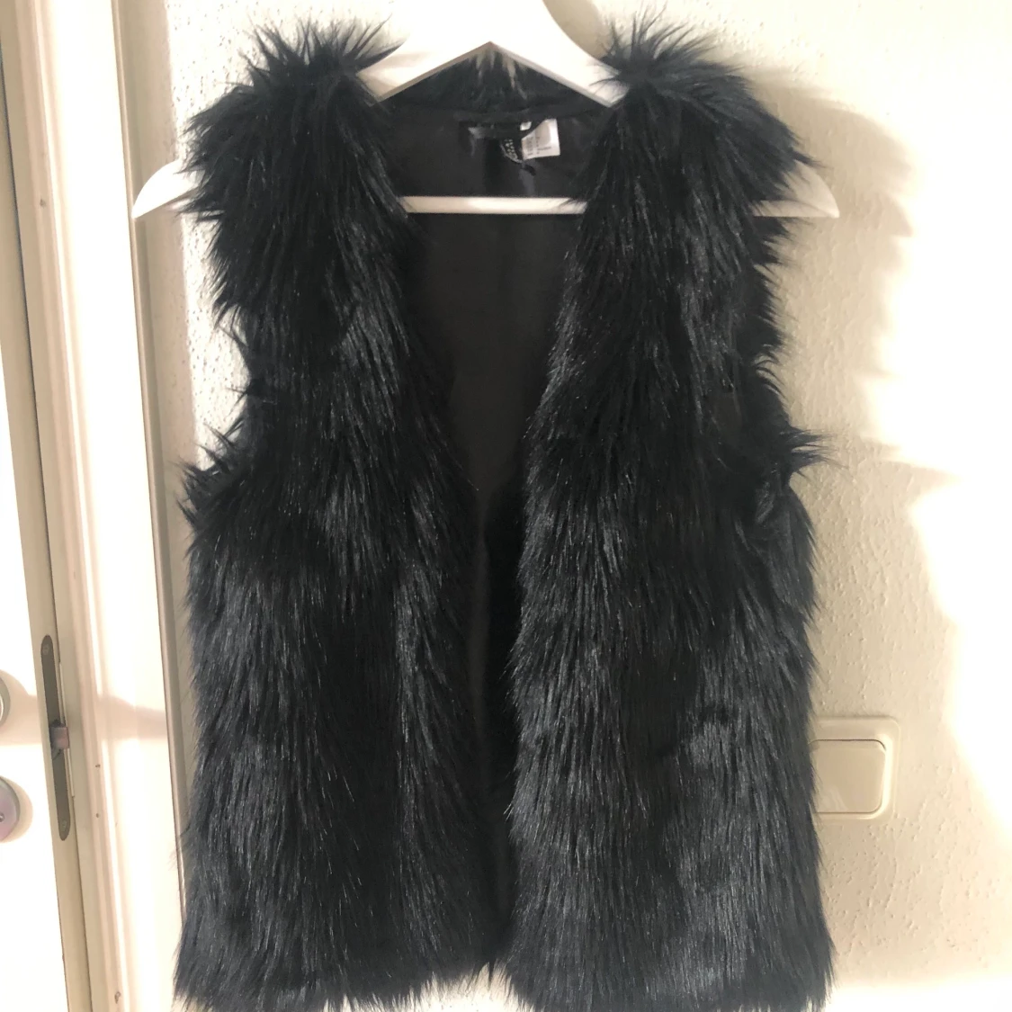Svart pälsväst, strl XS