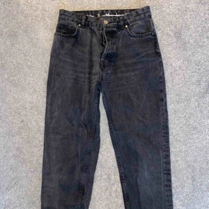  - Så fina raka Jeans från bik bok som inte kommer till användning längre går till fotlederna på mig som är 164. Köpare står för frakt 