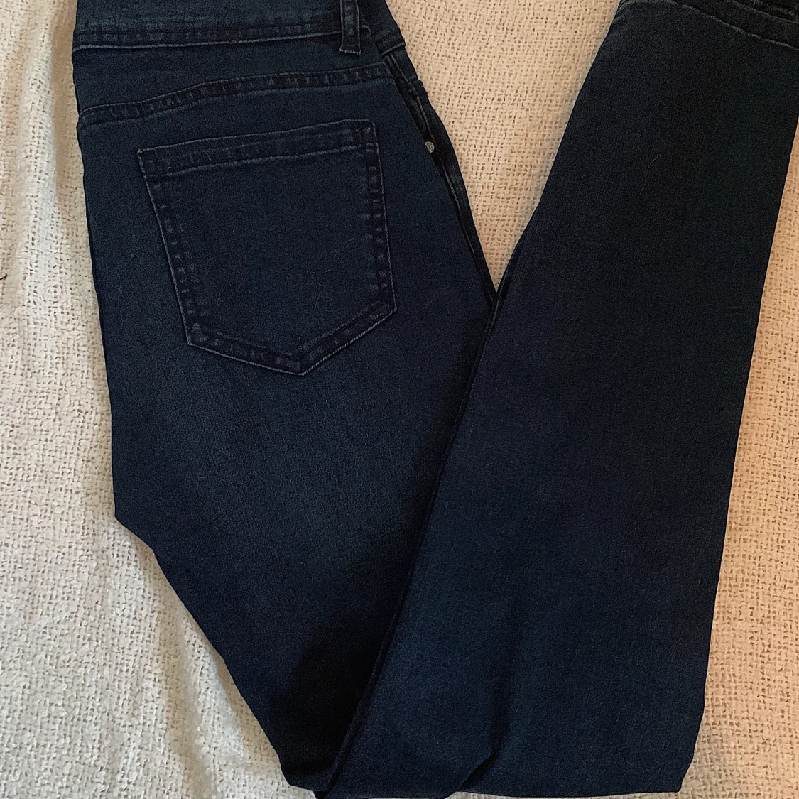 Mörkblåa jeans - 90