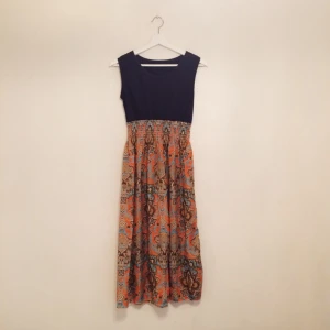  - FANTASTISK och underbar klänning.👗 Så ledsen över att jag inte använder den. 
Nyskick och endast provad. 🐢