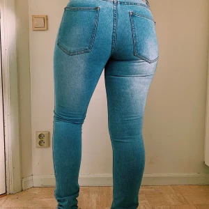 Ljusblå jeans från GinaTricot  - Fint skick, frakt tillkommer.