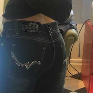 dolce&gabbana jeans - as snygga d&g jeans med snygga detaljer jättebra skick skule säga att dom e bootcut skriv för fler bilder passar s elr m