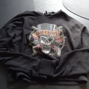 Hoodie - Guns n' Rose hoodie inte så mycket använd!  XS-S KANSKE M