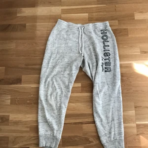 Svinsköna mjukisbyxor - Snygga, sköna och sjukt billiga mjukisar från hollister. Är mer som en M än en L skulle jag säga