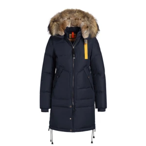 Parajumpers vinter jacka - Säljer en äkta parajumpers long bear jacka som är köpt för 10 499kr. Endast använd två månader förra vintern, ser ut som ny. Den är i storlek xxs/xs men passar även en S. Skriv privat om du har frågor, vid snabb affär kan priset diskuteras 💙