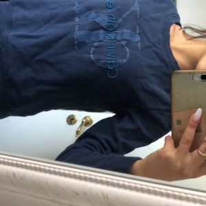 Calvin klein - Tröja köpt i Italien på Calvin Klein äkta. Använd 2 gånger.