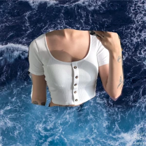 Söt crop top från hm - Vit crop top från HM som bara är använd 1 gång