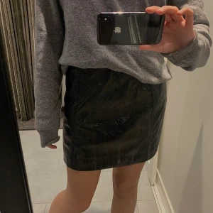 Svart kjol - Svart kjol från Monki, använd ett fåtal gånger. 🤍