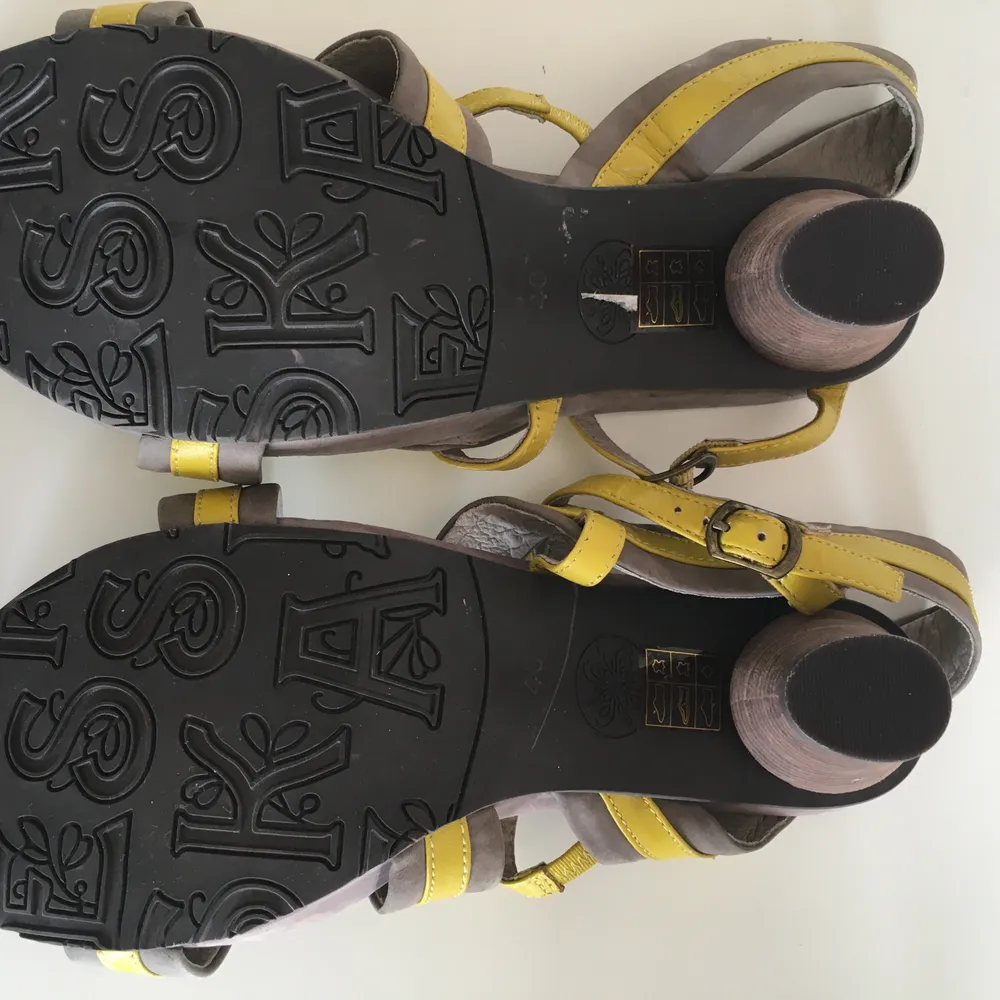 Ny ESSKA skor i stl 40. Kvalitet skor av grå och gula  läder.. Skor.