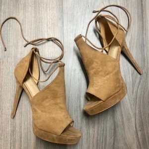 Aldo klackar  - Supersnygga beige klackar i storlek 39 👠  Säljer för 160 (ord. pris 650kr) 