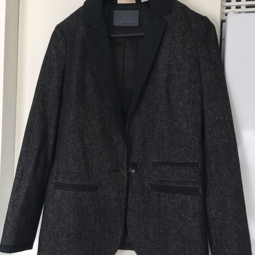 Ny DKNY jeans blazer i stl M. Kostymer.