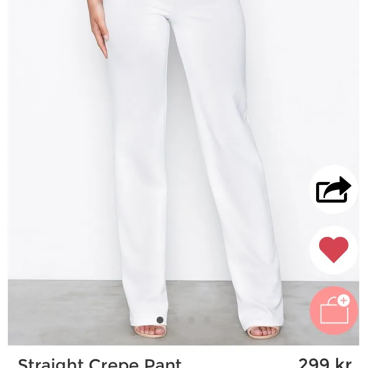 Vita jättesnygga kostymbyxor från nelly, skriv för mer bilder på dem💕. Jeans & Byxor.