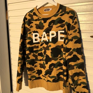 Bape Sweatshirt  - Cond: 9/10 strl: L. Fraktar spårbart via postnord!