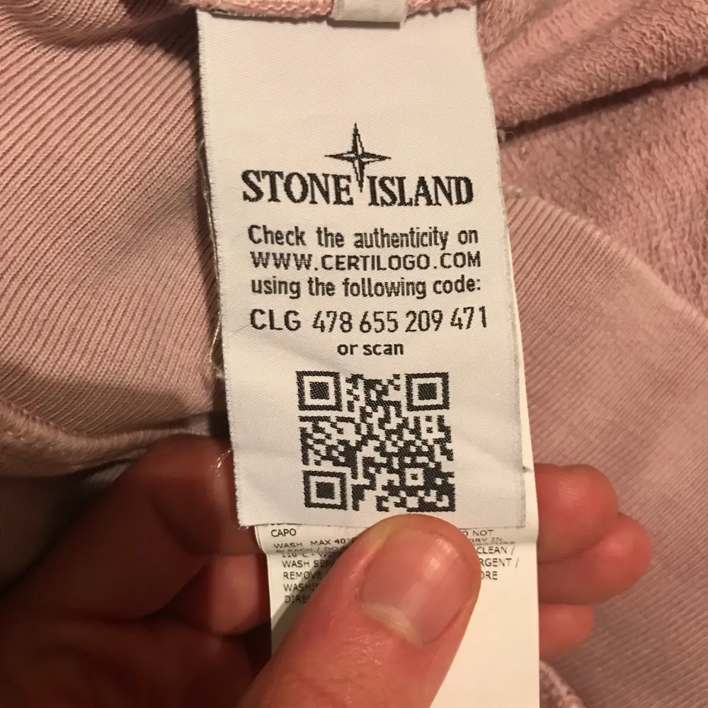 Säljer av min Stone island Sweatshirt, använd ett fåtal gånger. 8/10 condition. Pris och frakt kan diskuteras. Tröjor & Koftor.