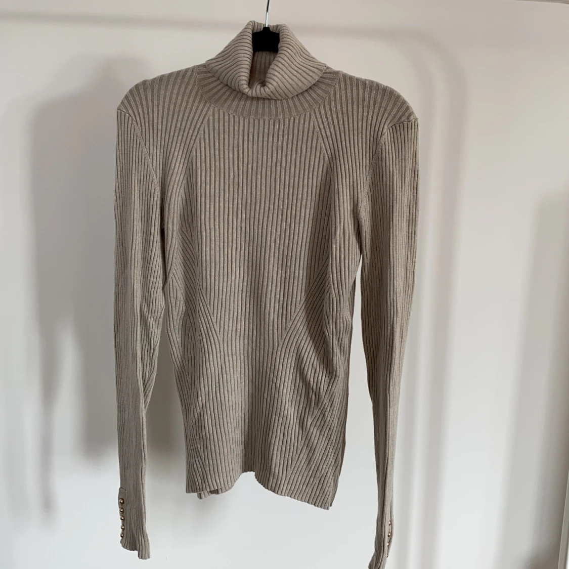 Riddstickad polotröja