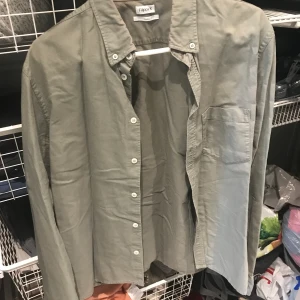 Filippa K skjorta grön storlek S  - Skjorta från Filippa K storlek S grön 