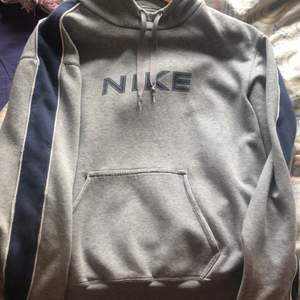As fin Nike hoodie köpte för ungefär ett år sen på humana storlek M