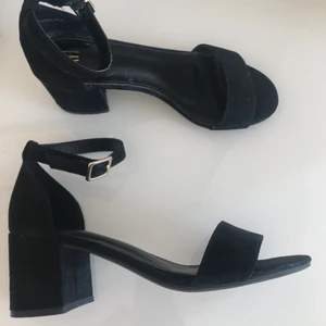 Storlek 37 - Klackskor använda vid bara ett tillfälle  