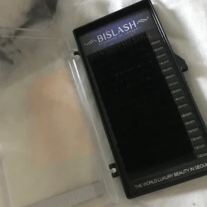 Fransförlängning volymfransar - Bislash minkfransar: 14mm, C böj, 0,20 😊 Säljer då jag beställde fel, har endast testat pyttelite på sista raden (se sista bilden)