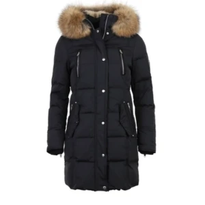 R&B jacka - Säljer min 1 år gamla rock and blue vinterjacka då jag har en annan vinterjacka. Den är i modellen arctica i färgen svart med äkta päls som är avtagbar. Köptes för 5000kr från Johnells 