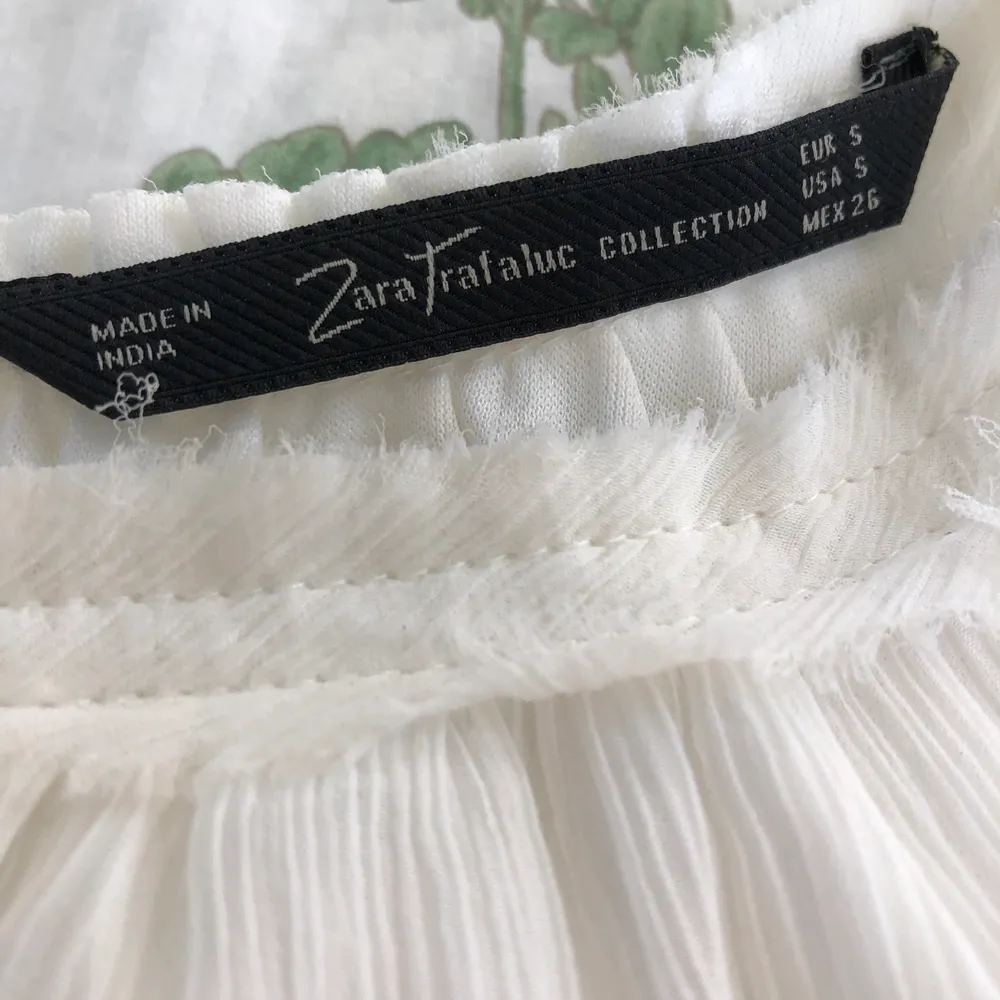 Nyskick. Jättefin vit klänning från Zara. 350 kr inklusive frakt. . Klänningar.