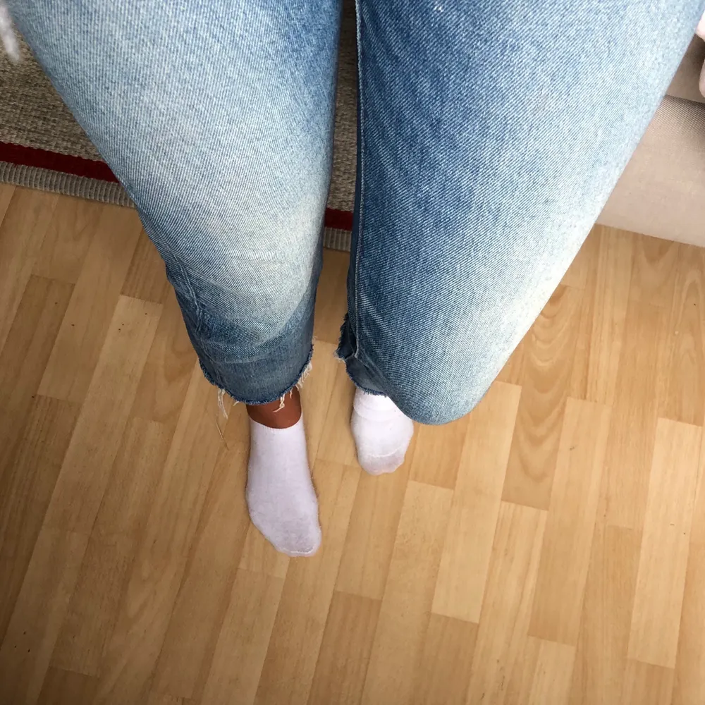 Jeans ifrån Levis, i modellen Wedgie straight. Storlek 25 och superfina men säljer för de är lite för små😊. Jeans & Byxor.